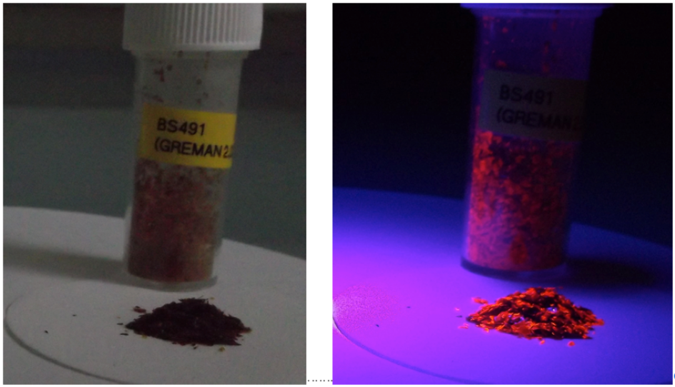 Photoluminescence of PS particles under UV light.